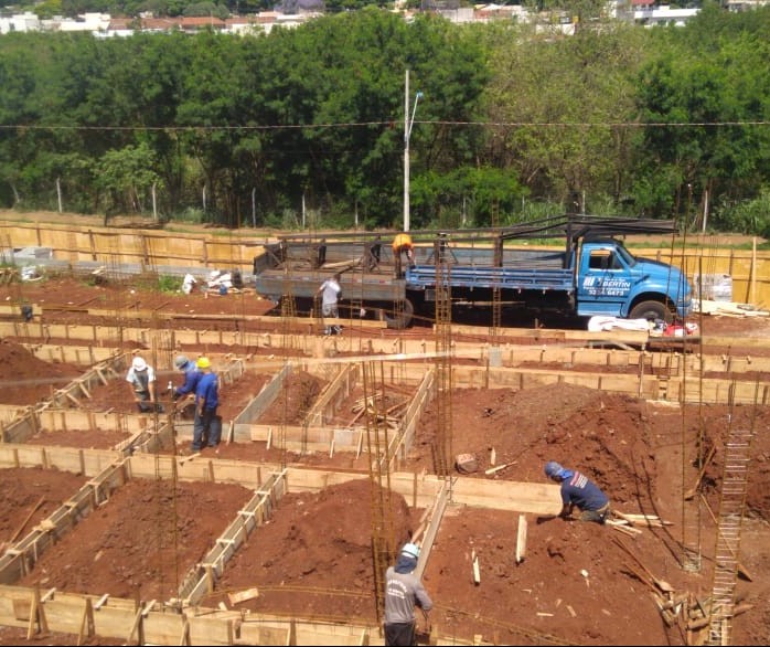 Prefeitura embarga obra do Estado após protesto de moradores