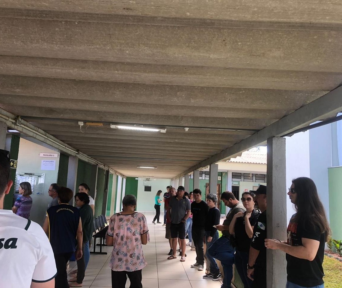 Apesar do intenso movimento nos locais de votação, eleição em Campo Mourão está bastante tranquila