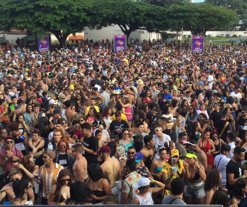 Fim de semana de folia no Parque de Exposições e nos clubes sociais de Maringá