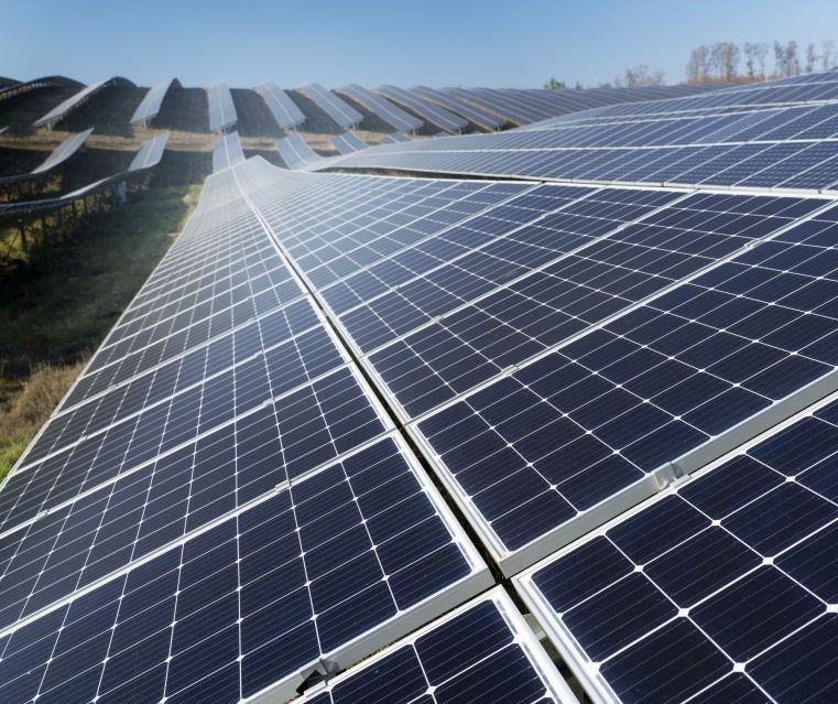 Cada usina de energia fotovoltaica de Maringá terá 48 hectares