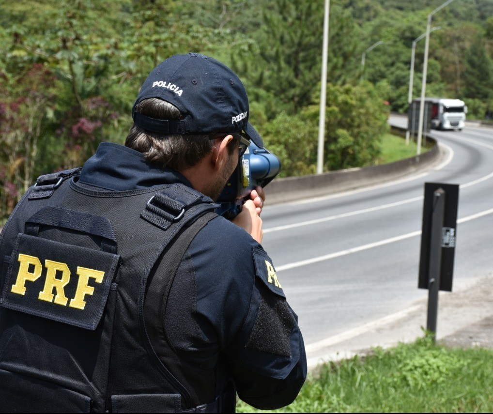 PRF orienta motoristas na volta para casa após feriadão