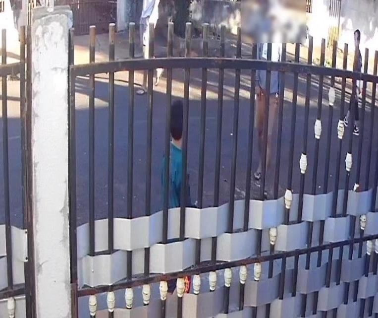 Polícia procura por suspeitos que levaram celulares de crianças