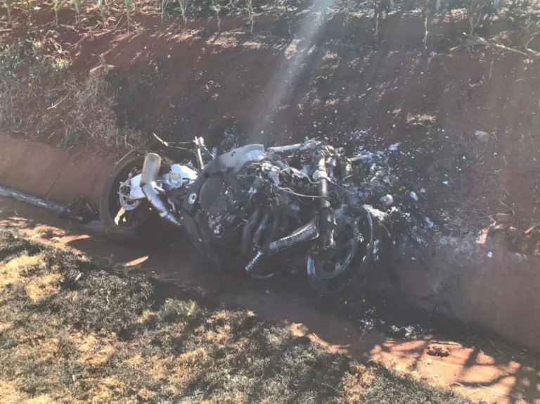 Moto explode após colidir em barranco e piloto morre na PR-317