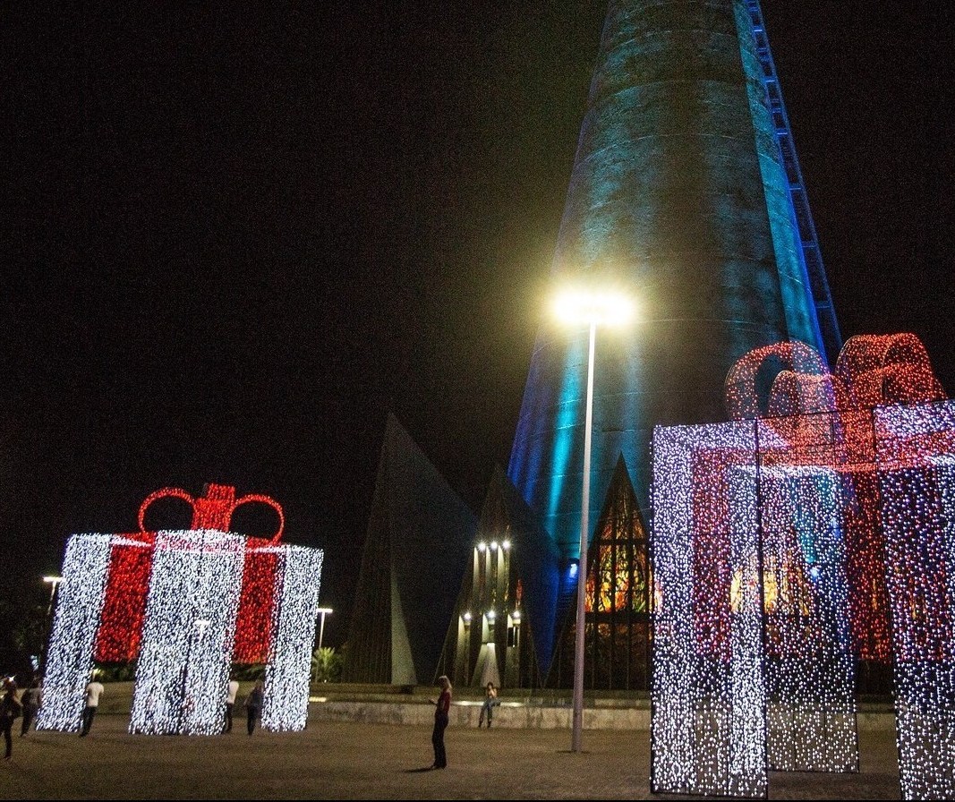 Decoração de Natal é alvo de vândalos em Maringá