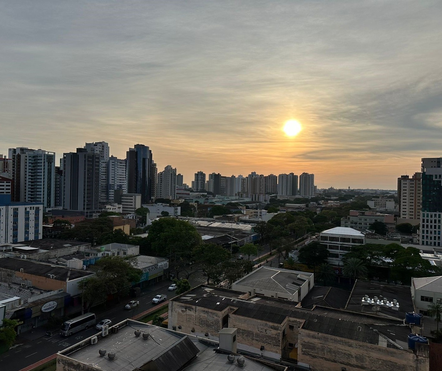 Termômetros alcançam 30º C nesta sexta-feira (1º) em Maringá; tempo pode mudar nos próximos dias 