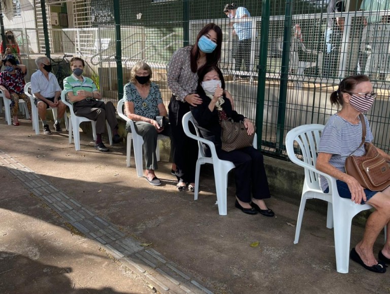 Idosos com 83 anos ou mais podem se vacinar nesta terça-feira (2)