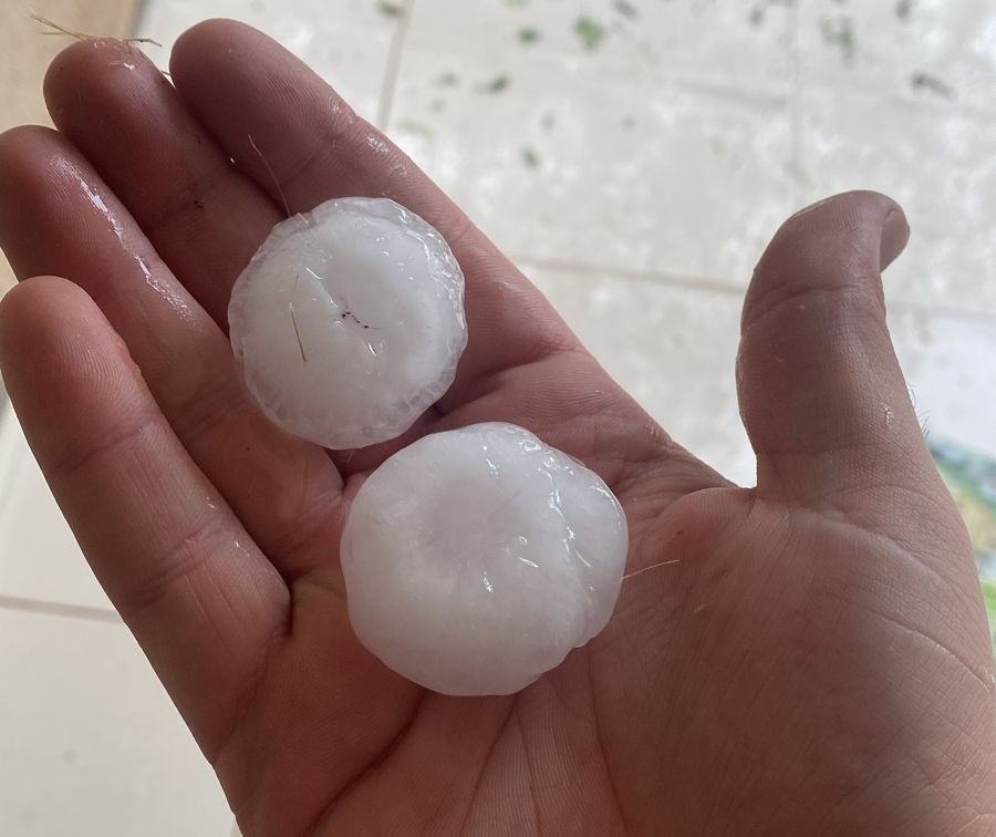 Chuva de granizo atinge Maringá e região; vídeos