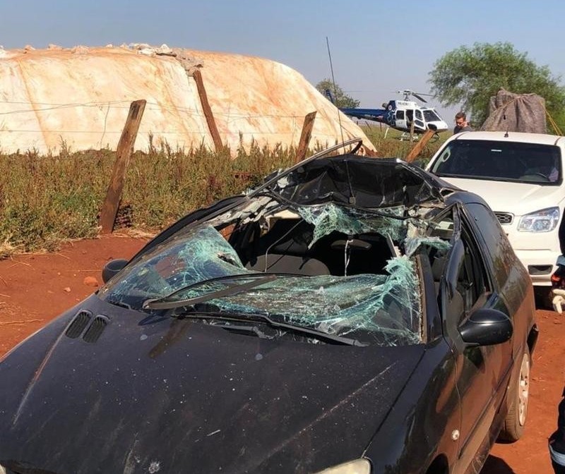 Motorista de carro fica em estado grave após colidir com máquina agrícola na região