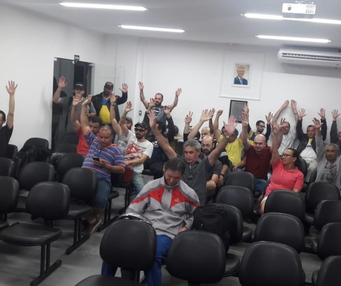 Em assembleia trabalhadores decidem não entrar em greve