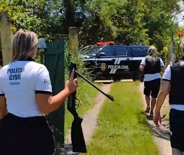 Homem é detido após disparar tiros de arma de pressão contra cachorros em Antonina