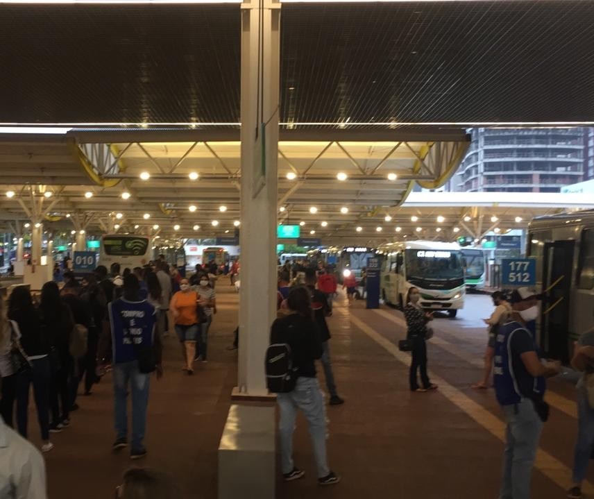 Greve de motoristas de ônibus entra no 6º dia em Maringá