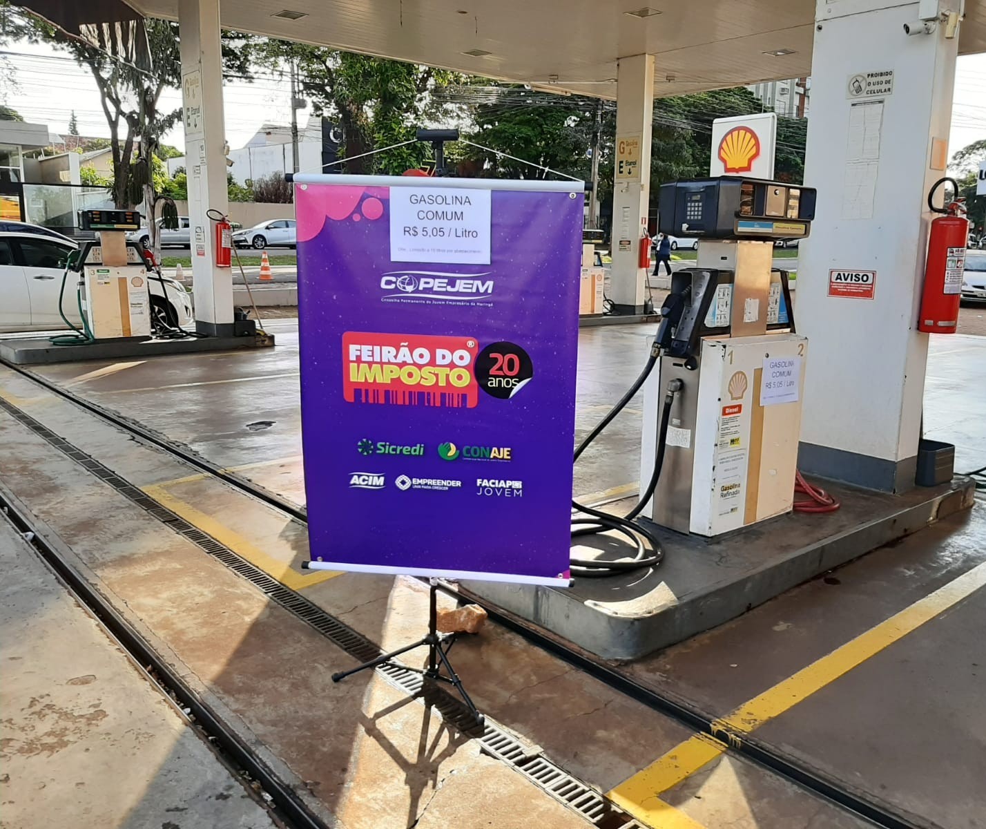 Maringaenses formam fila para abastecer com gasolina sem tributação