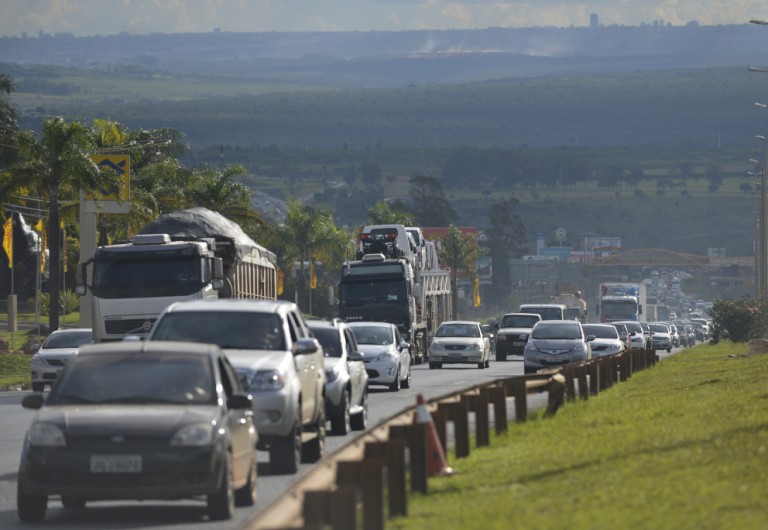 Atenção para restrição de veículos pesados nas rodovias federais