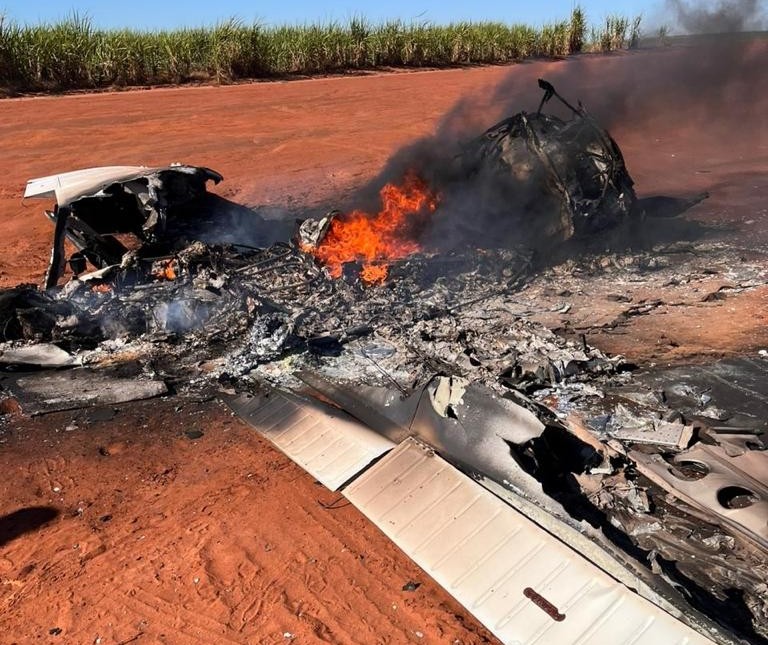 Avião incendiado em Tuneiras do Oeste transportava cocaína