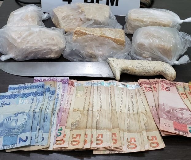 Rocam apreende droga e dinheiro e prende três pessoas