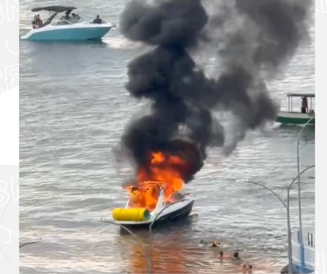 Lancha com adultos e crianças pega fogo em Porto Rico