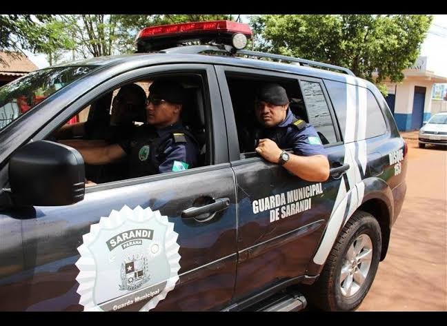 Suspeito foge da Guarda Municipal e bate carro a 140km/h