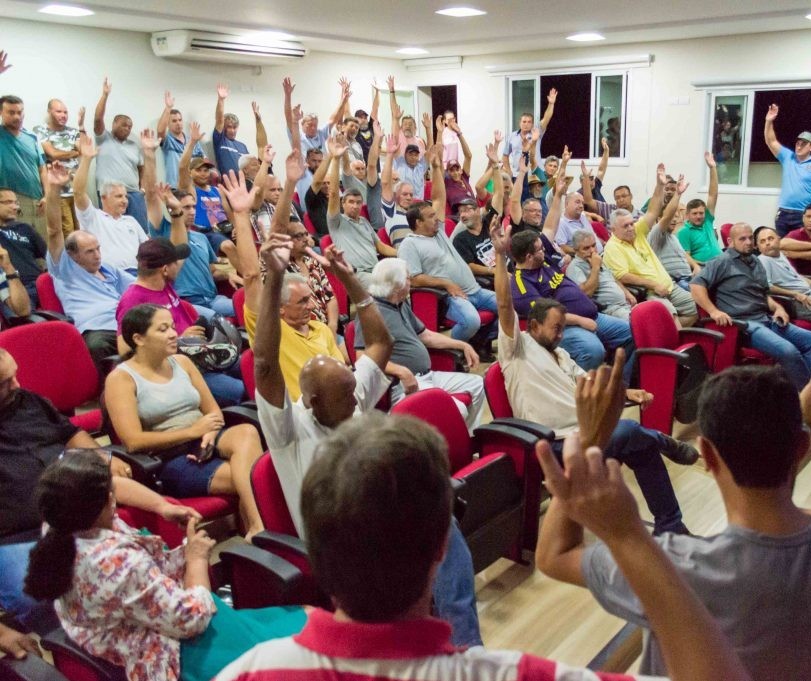 Motoristas aceitam proposta da prefeitura de melhoria salarial