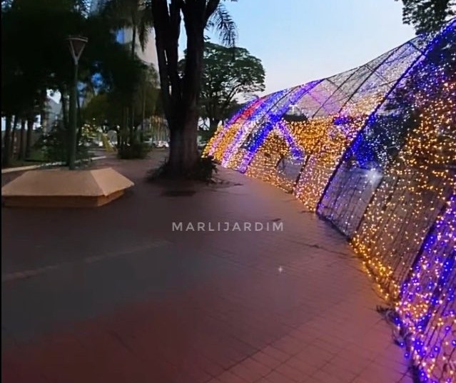 Túneis de luz começam a ser montados para a Maringá Encantada