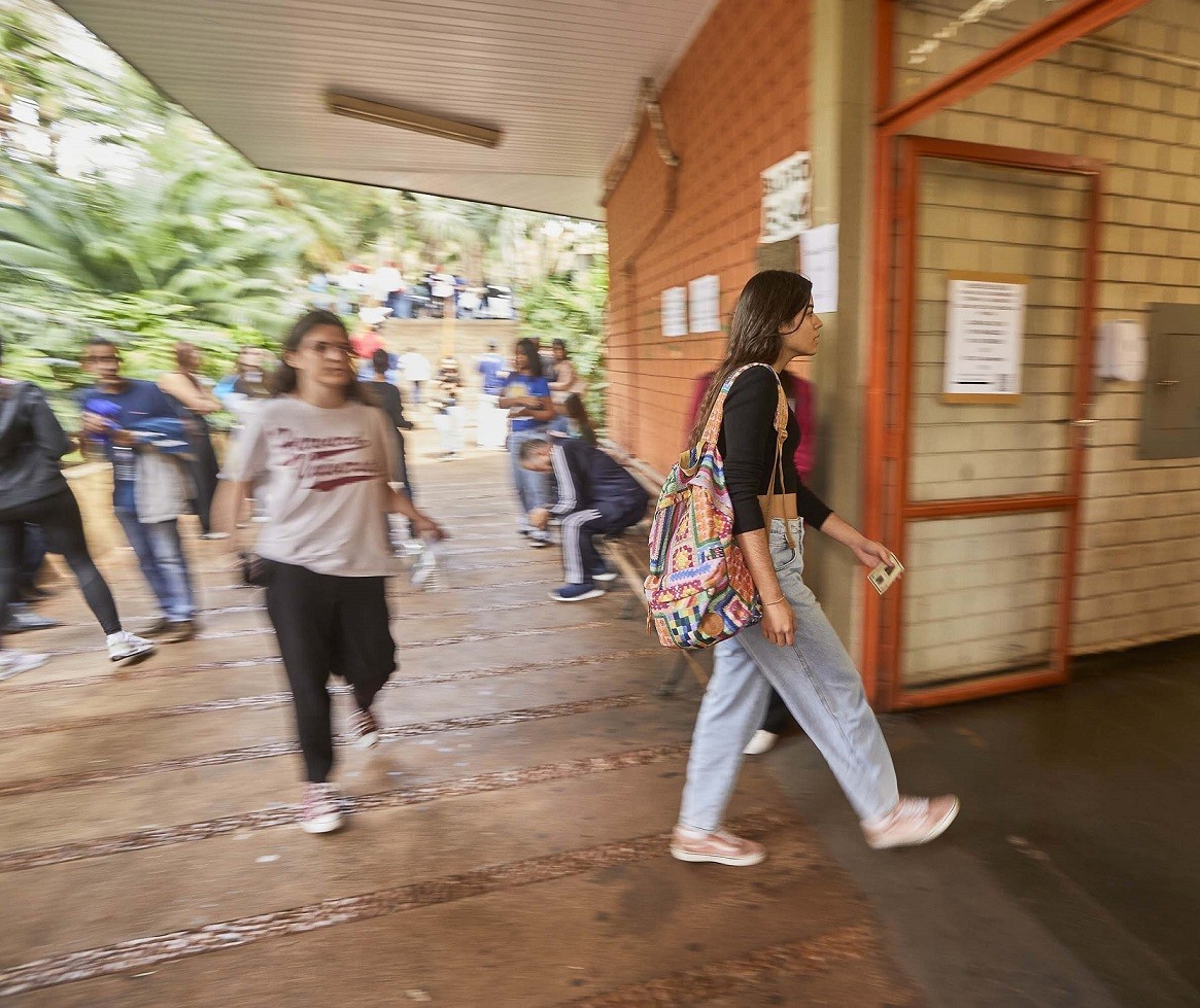 Mais de 20% dos candidatos não compareceram ao Vestibular de Verão da UEM