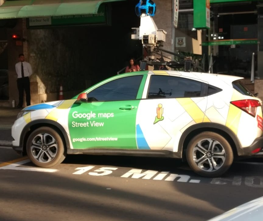 Carro do Google Street View passa por Maringá