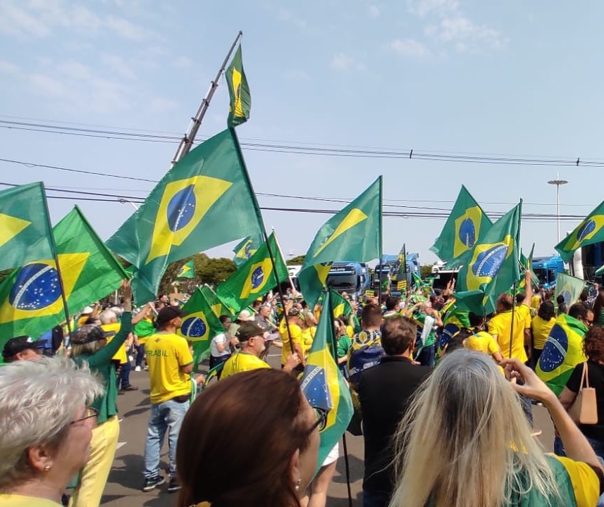 Feriado de 7 de setembro é marcado por manifestações em Maringá