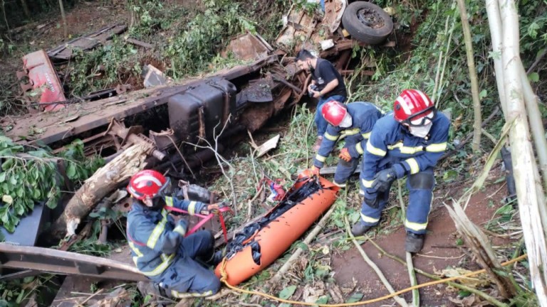 Três pessoas morrem em acidente na BR-487