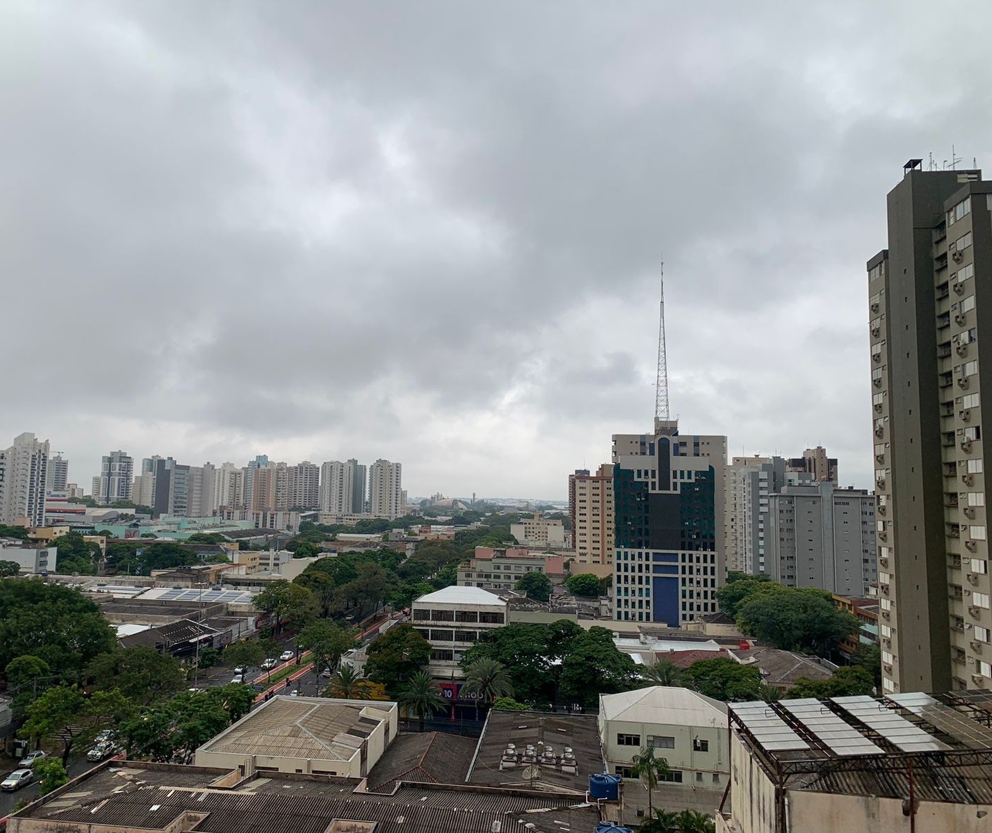 Tempo abafado e instável nesta segunda-feira (12) em Maringá