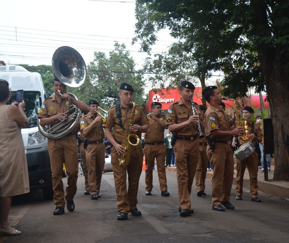 Banda da PM faz apresentação para pacientes de hospital em Sarandi