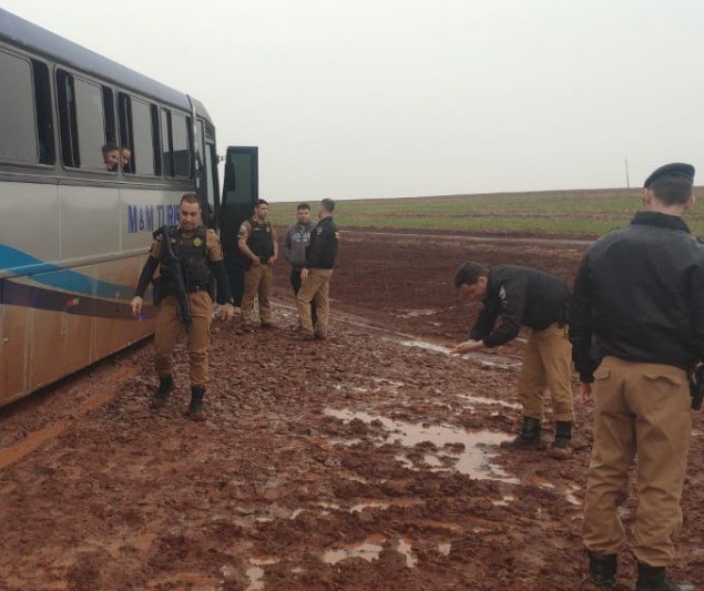 Criminosos roubam ônibus de turismo na BR-369 