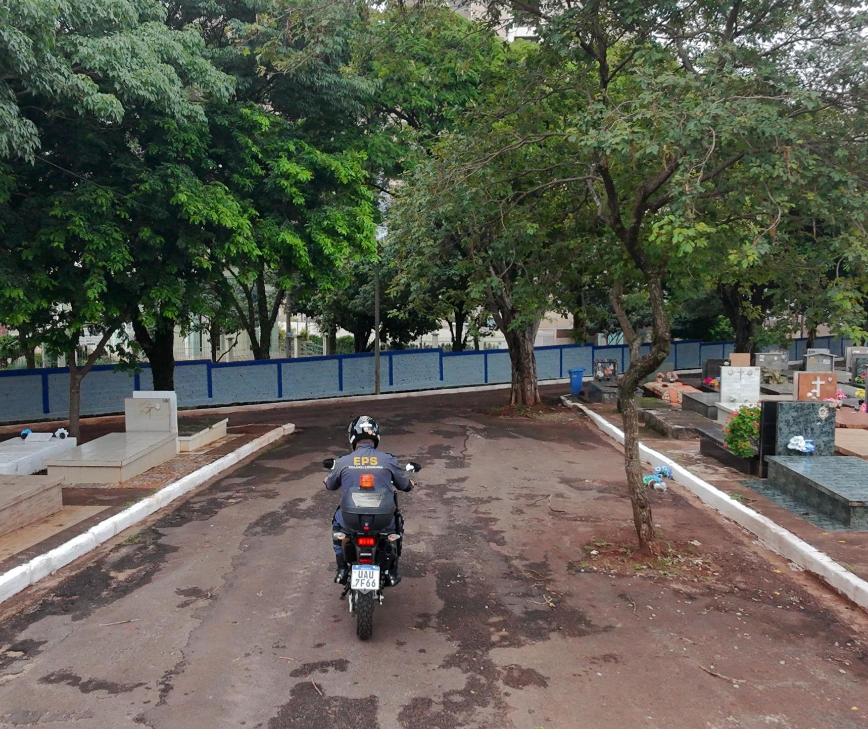 Vigilância 24h evita furto de placas de metal no Cemitério Municipal