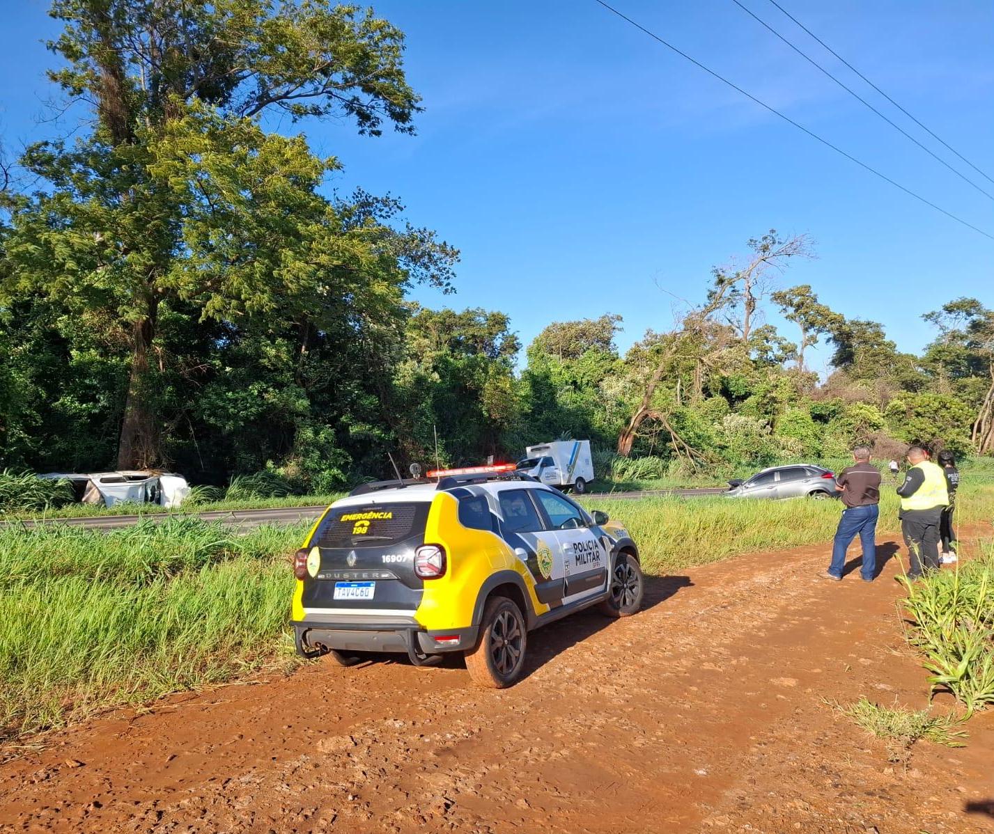Motorista desvia de árvore caída na pista e morre em acidente na PR-218