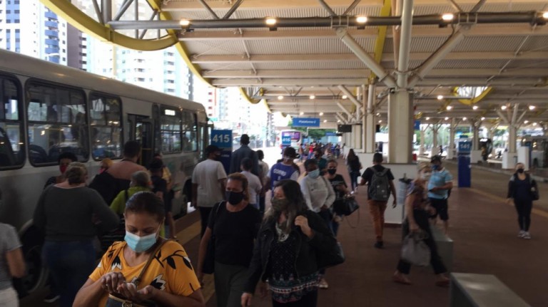 No quinto dia de paralisação, parte da frota de ônibus volta a circular em Maringá