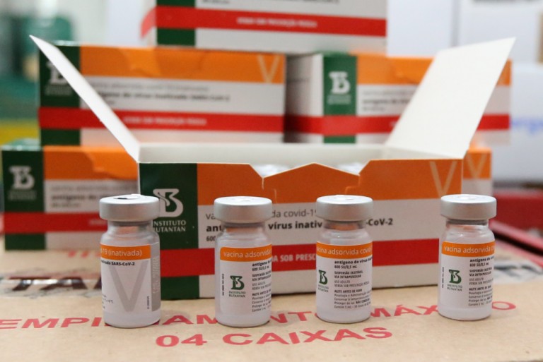 Paraná deve receber mais 146,8 mil doses da CoronaVac nessa quarta-feira (03)