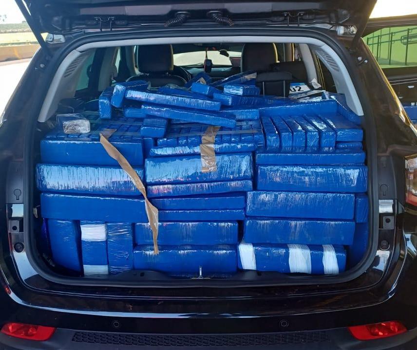 PRF apreende quase uma tonelada de maconha em Mandaguari