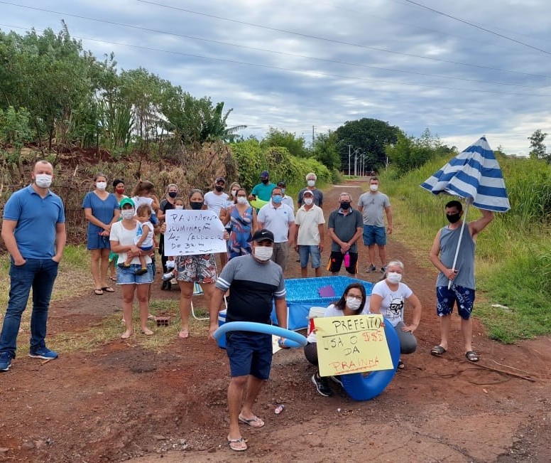 Manifestação pede pavimentação de avenida que dá acesso ao Contorno Sul