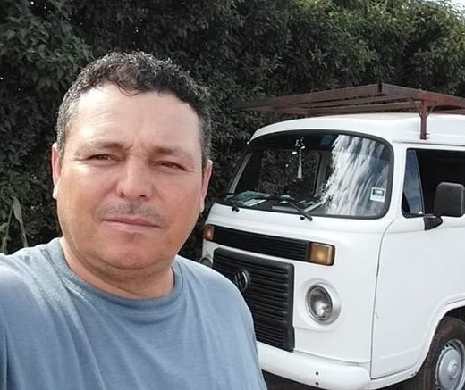 Motorista de Kombi que colidiu contra poste morre no hospital