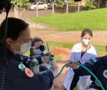 Criança de 1 ano é socorrida de helicóptero e encaminhada a hospital de Maringá após se afogar em piscina