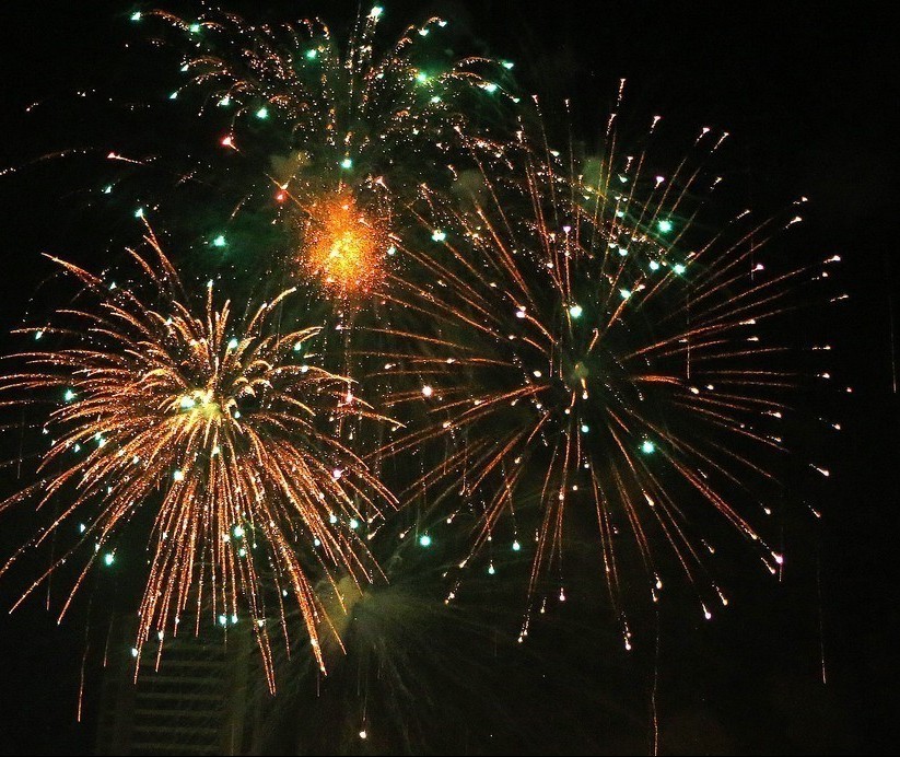 Vencedor da licitação dos fogos de artifício em Maringá oferta 0,88% de desconto e vence