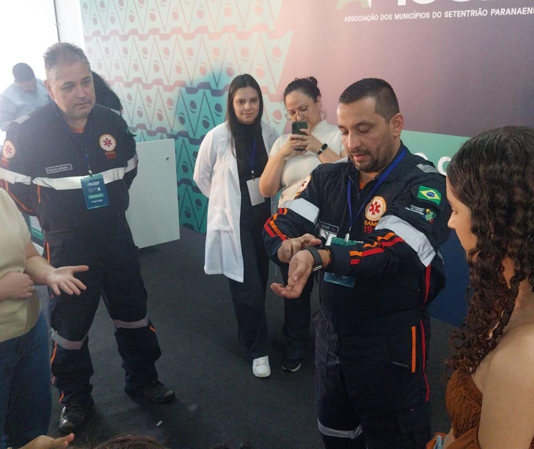 Visitantes da Expoingá aprendem manobras de reanimação cardíaca