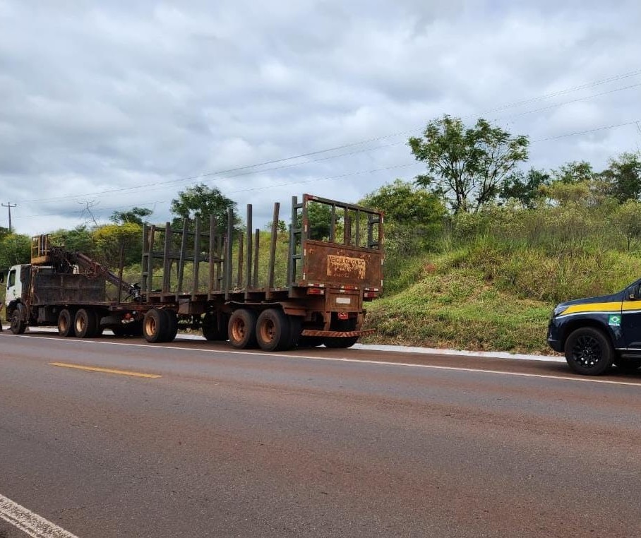 Com CNH cassada, homem é preso conduzindo bitrem embriagado na região