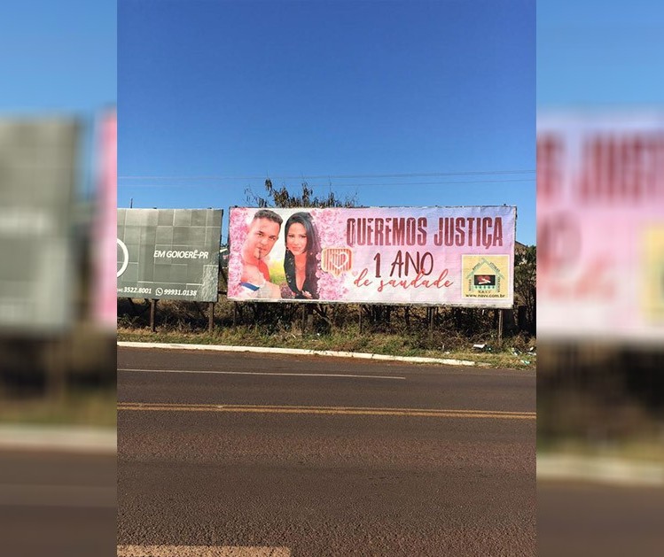 Família coloca outdoor para lembrar um ano do desaparecimento de casal