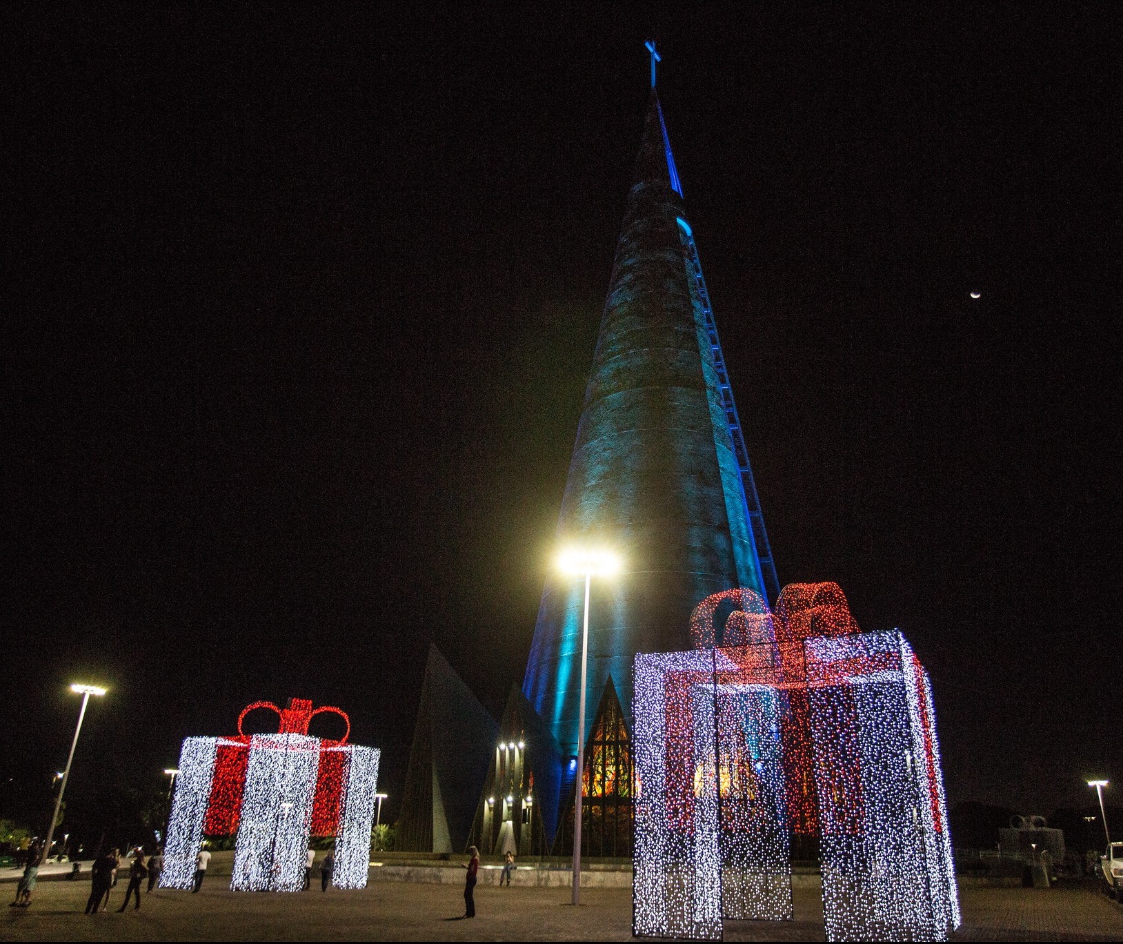 Ministério Público investiga gastos com iluminação de Natal em Maringá