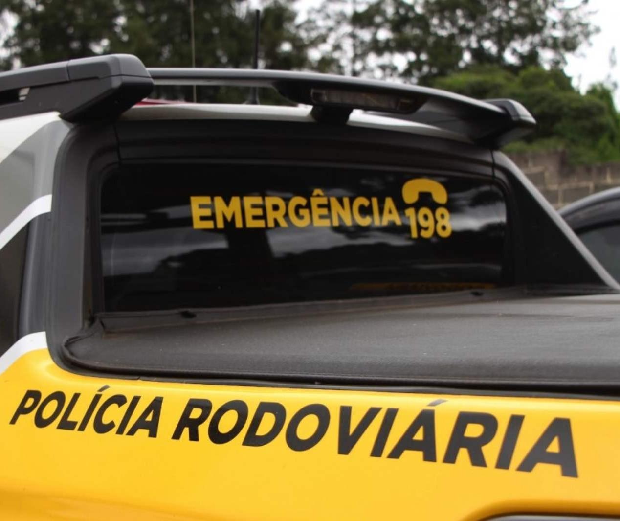 Motorista de S-10 tenta desviar de ciclista, capota o carro e morre