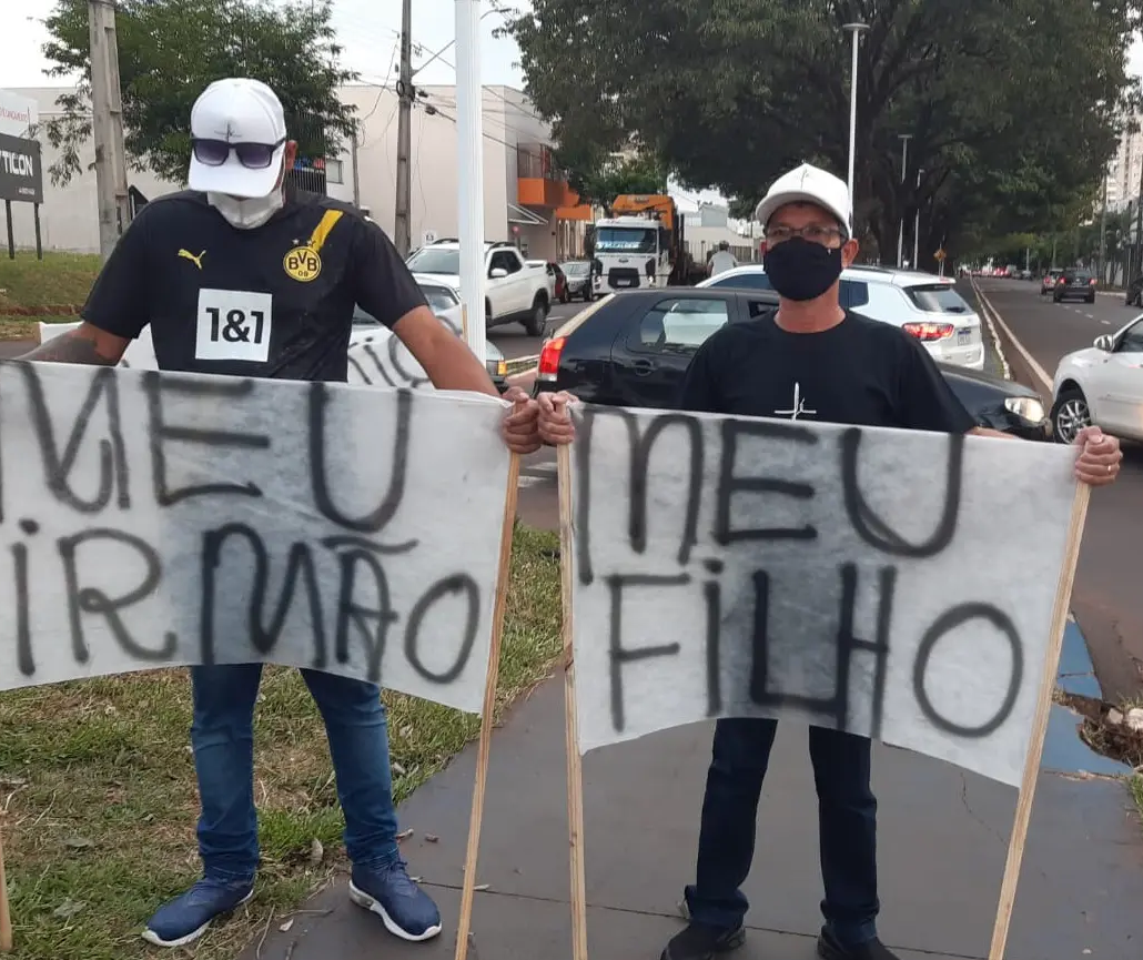 Família faz protesto por motociclista morto em Maringá