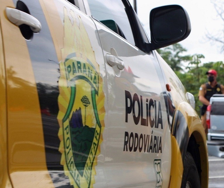 Carro é atingido por caminhão e motorista morre na PR-498