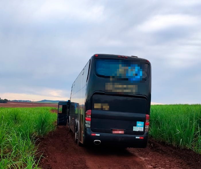 Ladrões assaltam ônibus na PR-444 em Mandaguari