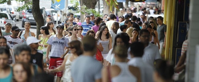 Abertura do comércio aos domingos será debatida 