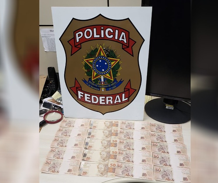 PF prende homem ao receber correspondência com notas falsas