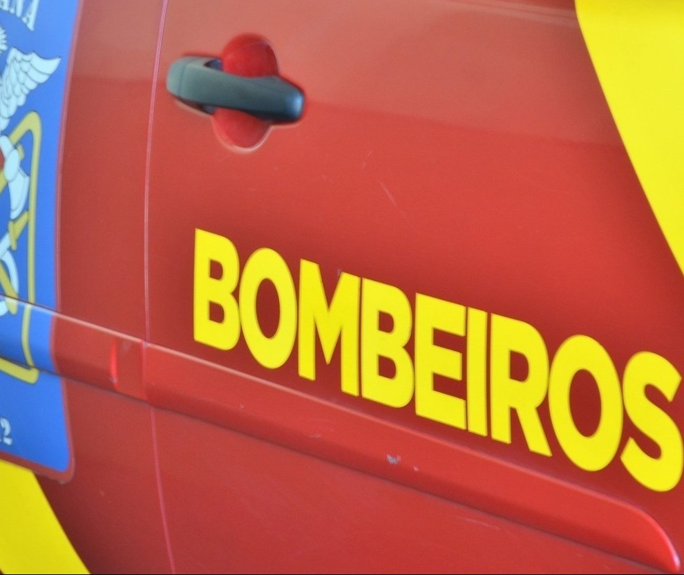 Bombeiros atendem incêndios simultâneos em Maringá e Sarandi 